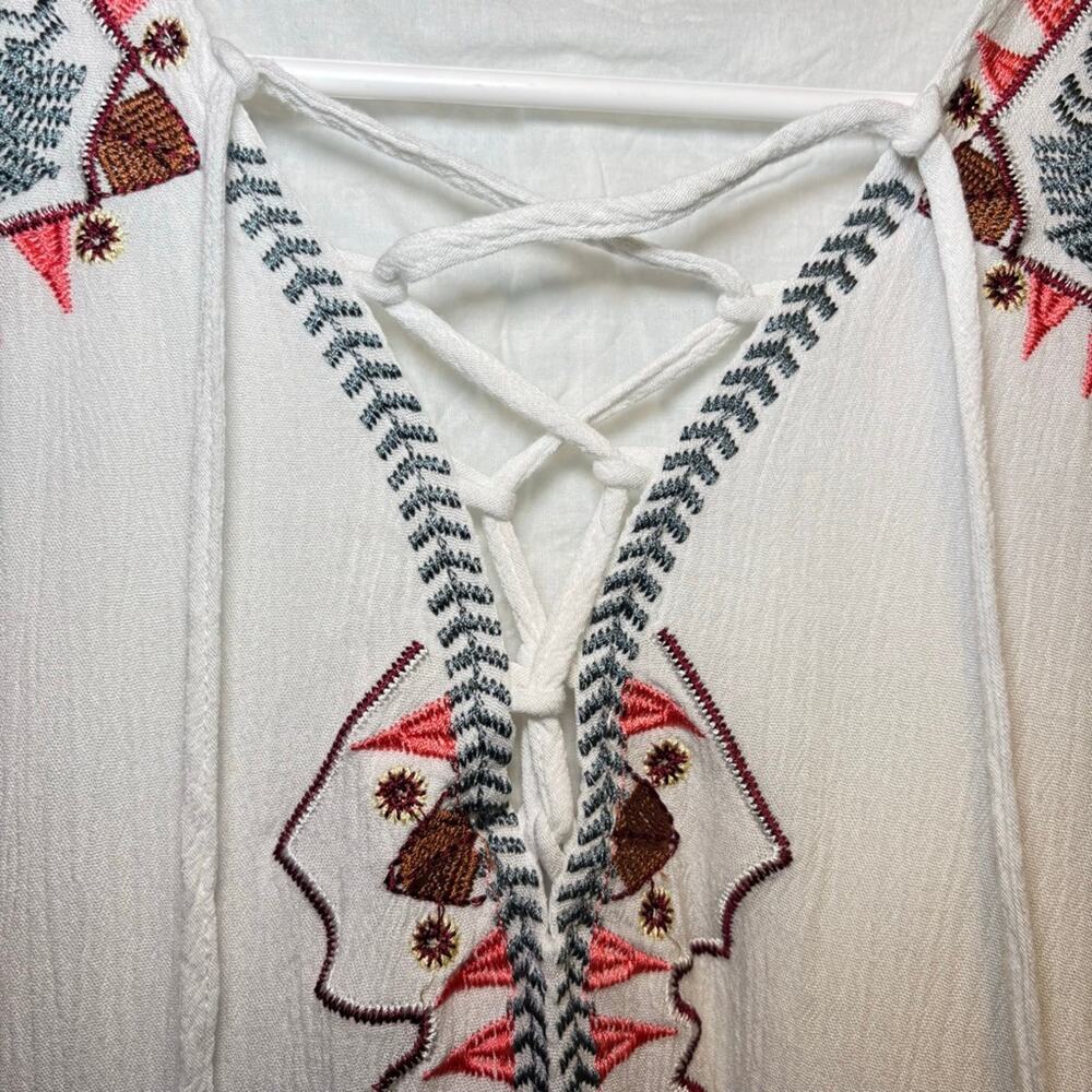 Women's Lulus White Boho Peasant Floral Embroidered Bell Sleeve Tunic Top S - Picture 2 of 7